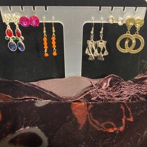 🎁3/$20🎁Set of 6 fashion earrings.  Super cute dangles and stud  earrings.